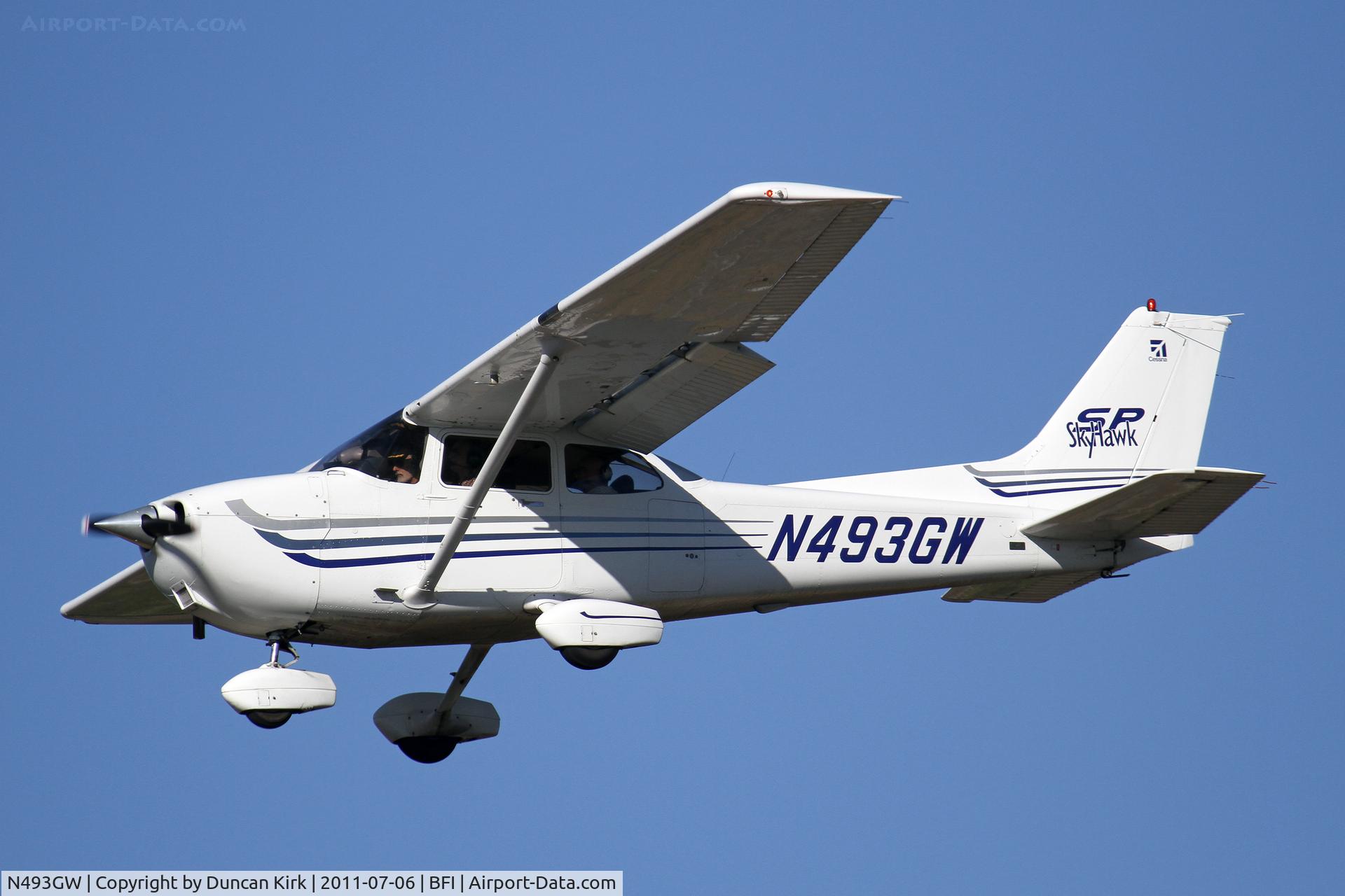 N493GW, 2003 Cessna 172S C/N 172S9493, Waiting for airliners one has to shoot something!