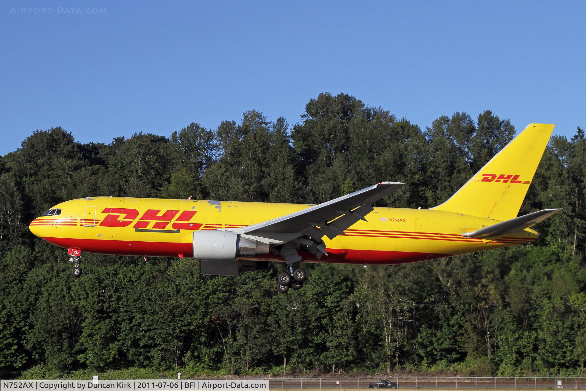 N752AX, 1988 Boeing 767-200 C/N 23434, A little bright wouldn't you say!