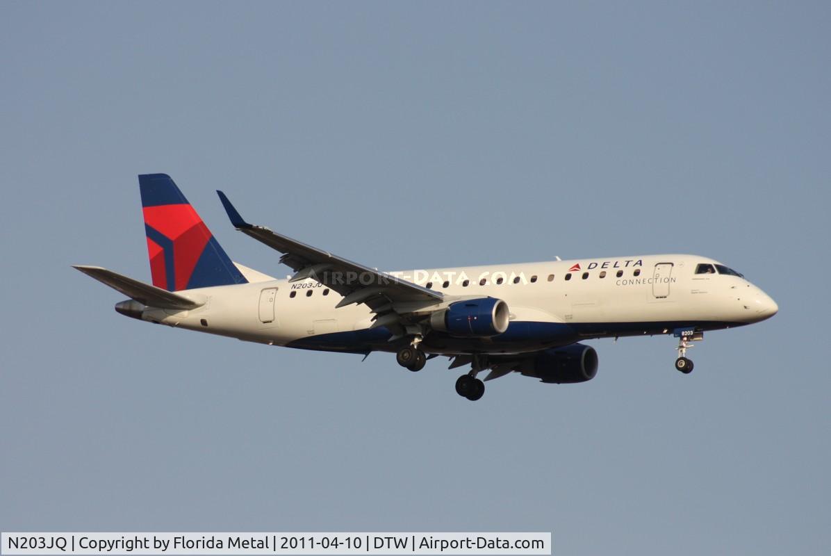 N203JQ, 2008 Embraer 175LR (ERJ-170-200LR) C/N 17000242, Shuttle America E175