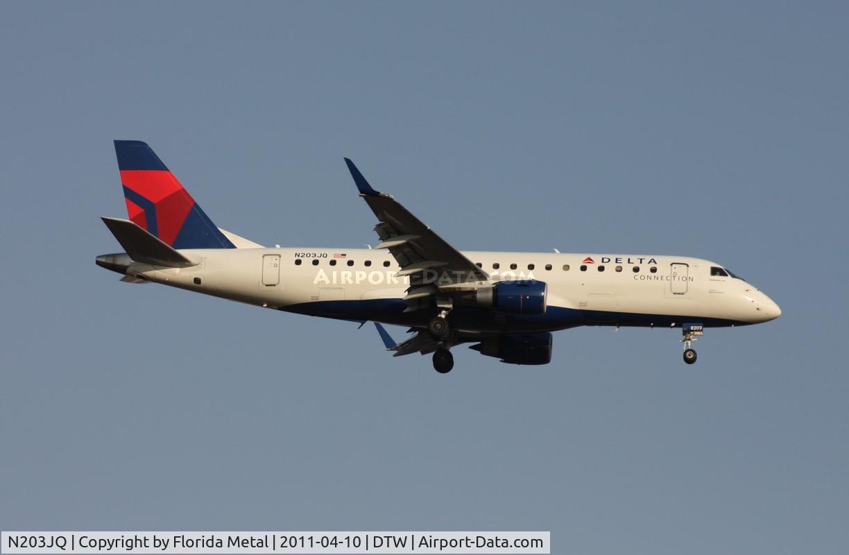 N203JQ, 2008 Embraer 175LR (ERJ-170-200LR) C/N 17000242, Shuttle America E175
