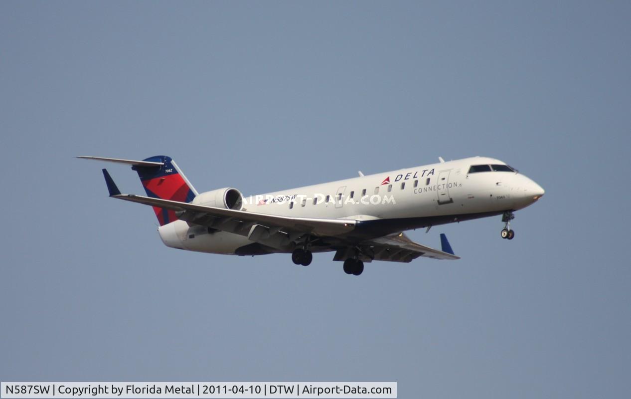 N587SW, 1995 Canadair CRJ-100ER (CL-600-2B19) C/N 7062, Sky West CRJ-200