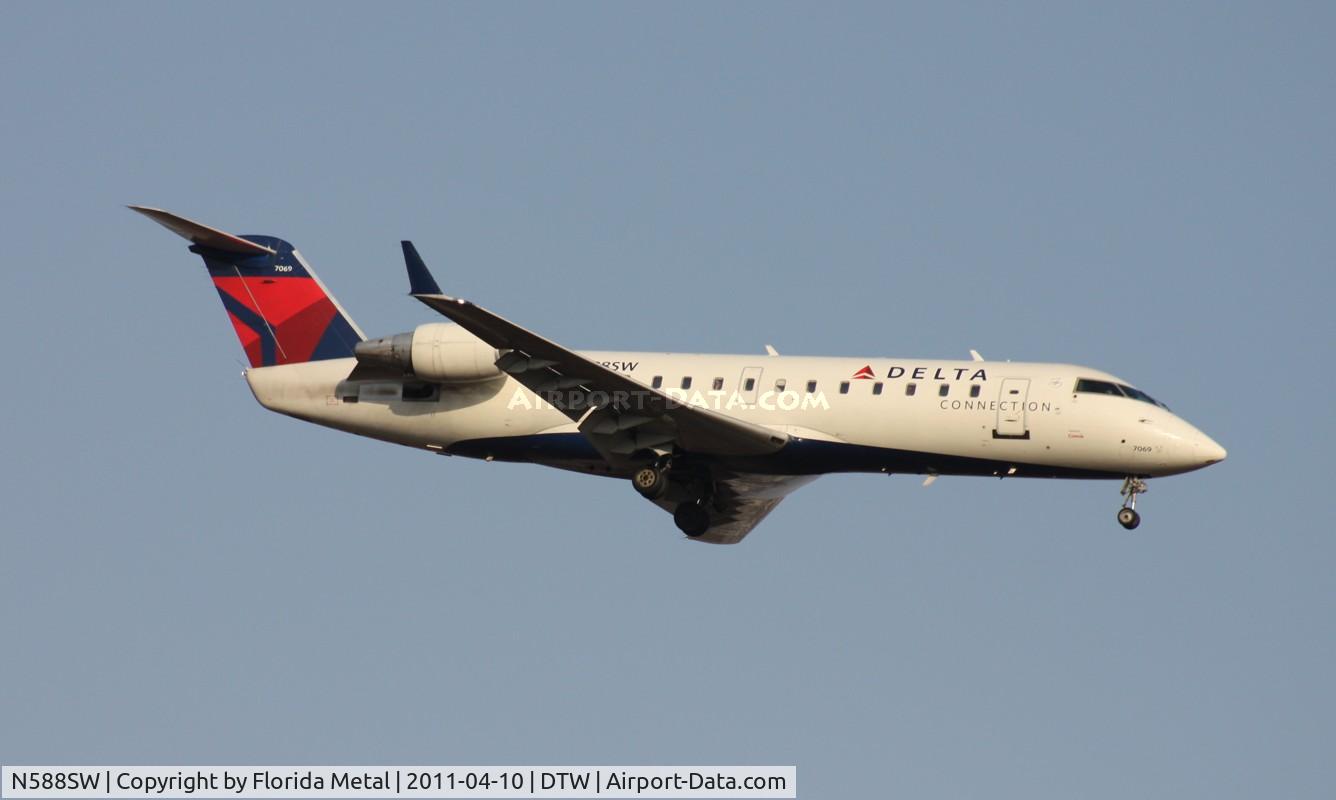 N588SW, 1995 Canadair CRJ-100ER (CL-600-2B19) C/N 7069, Skywest CRJ-200