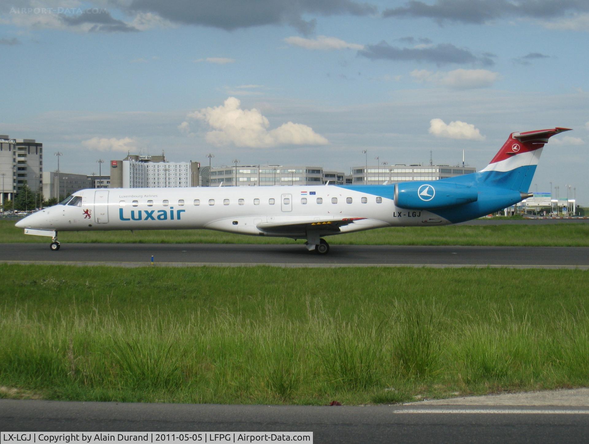 LX-LGJ, 2001 Embraer EMB-145LU (ERJ-145LU) C/N 145395, Heading to runway 09R