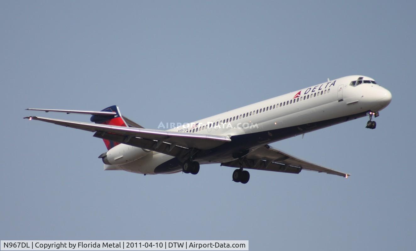 N967DL, 1990 McDonnell Douglas MD-88 C/N 53116, Delta MD-88