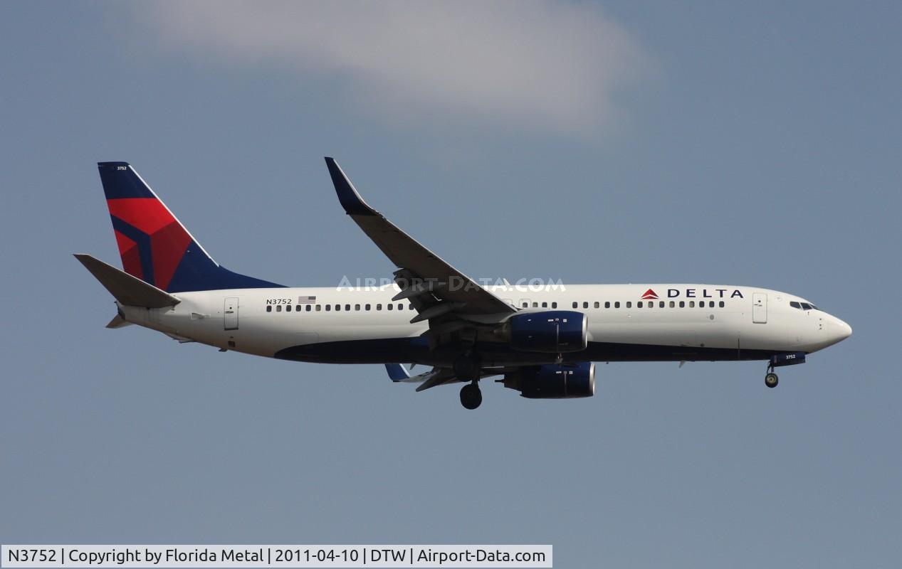 N3752, 2001 Boeing 737-832 C/N 30492, Delta 737-800