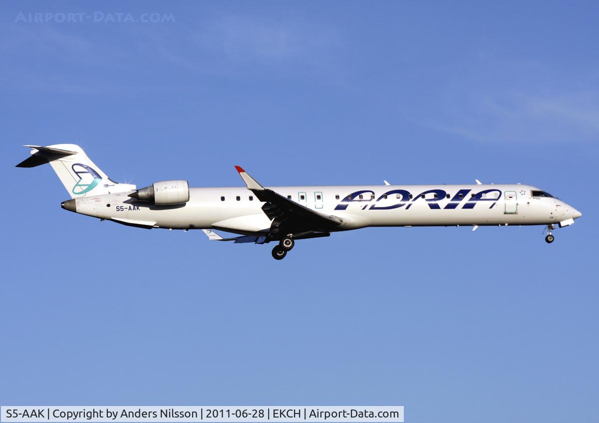 S5-AAK, 2007 Canadair CRJ-900ER (CL-600-2D24) C/N 15128, On final approach for 22L.