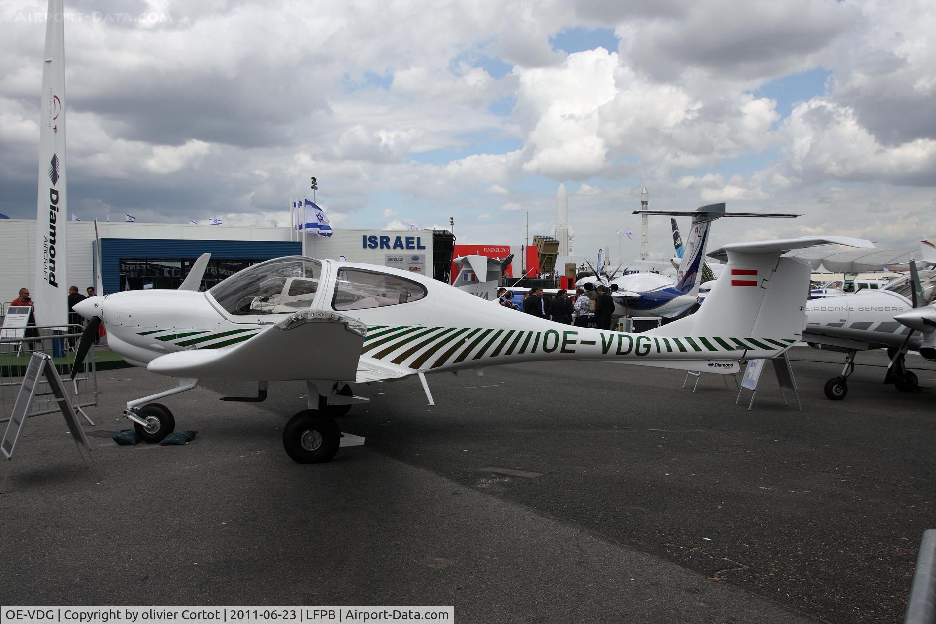 OE-VDG, 2004 Diamond DA-40 Diamond Star C/N D4.111, Paris air show 2011