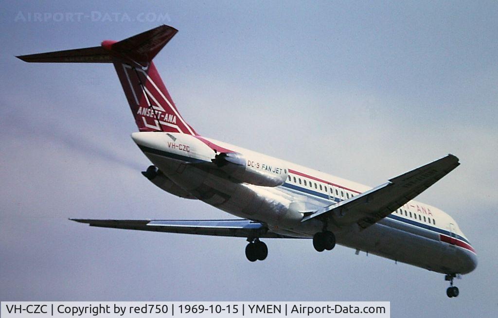 VH-CZC, 1967 Douglas DC-9-31 C/N 47005, Charlie Zulu Charlie over the fence for landing on rwy 27, Essendon
