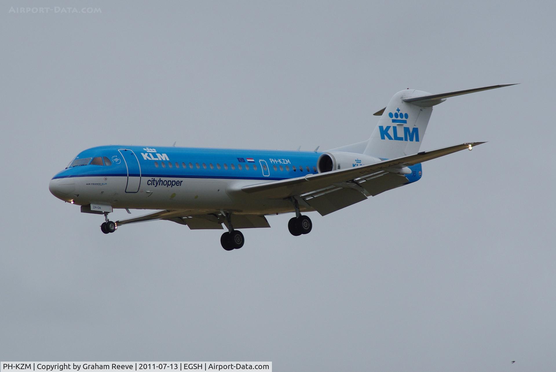 PH-KZM, 1995 Fokker 70 (F-28-0070) C/N 11561, Landing at Norwich.