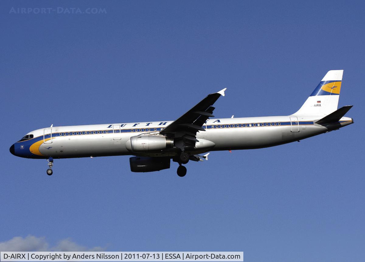D-AIRX, 1998 Airbus A321-131 C/N 0887, On final approach for runway 01L.