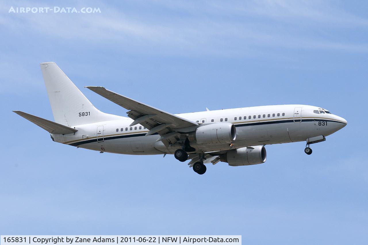 165831, 2000 Boeing C-40A Clipper (737-fAF) C/N 30200, Landing at NAS-JRB Fort Worth