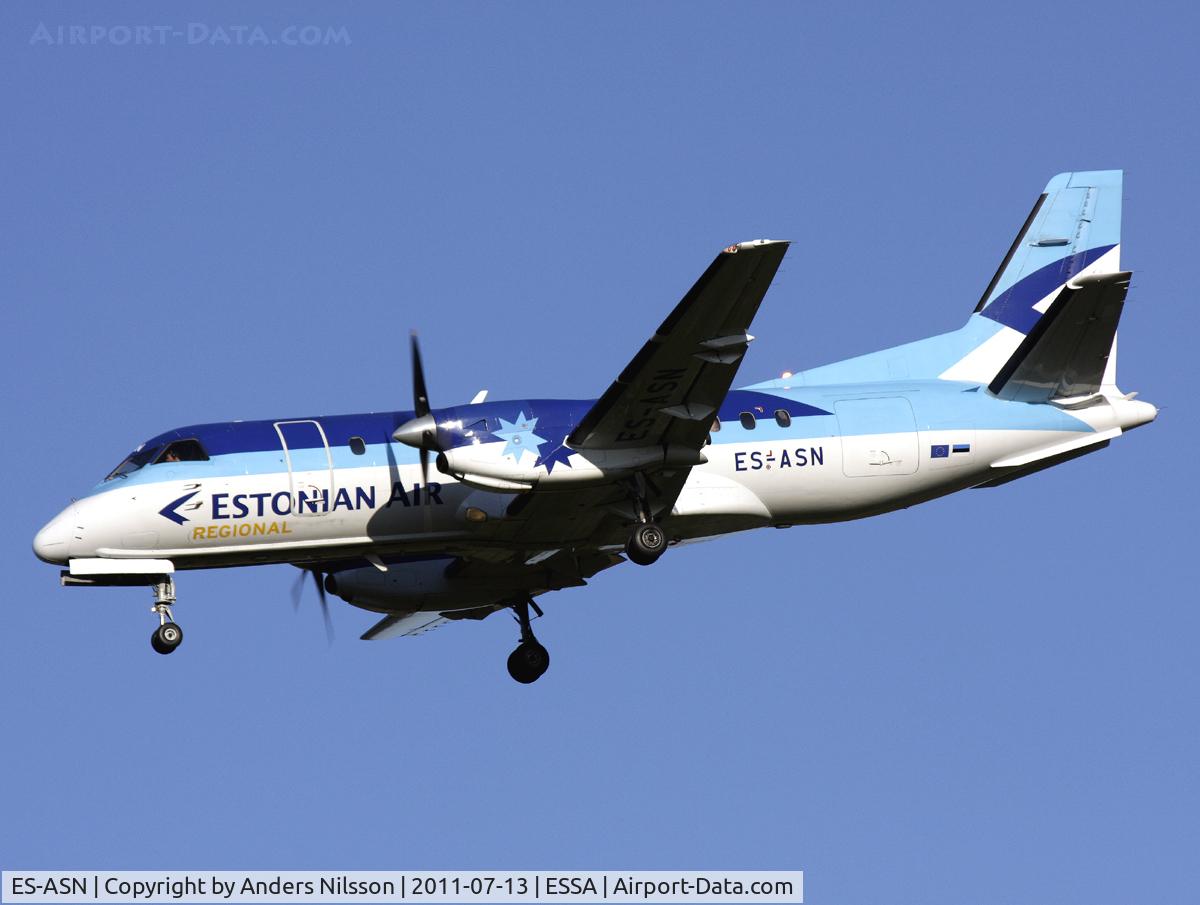 ES-ASN, 1989 Saab 340A C/N 340A-151, On final approach for runway 01L.