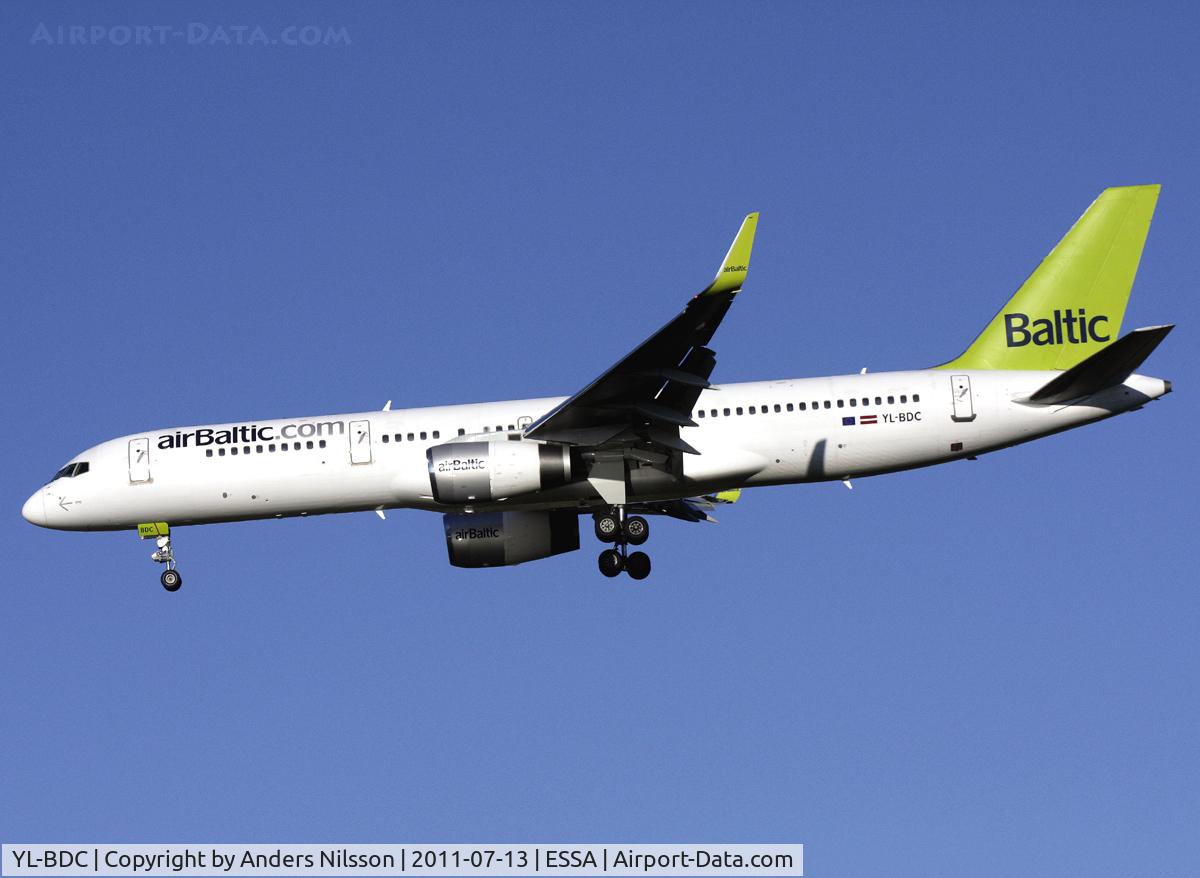 YL-BDC, 1999 Boeing 757-256 C/N 26253, On final approach for runway 01L.