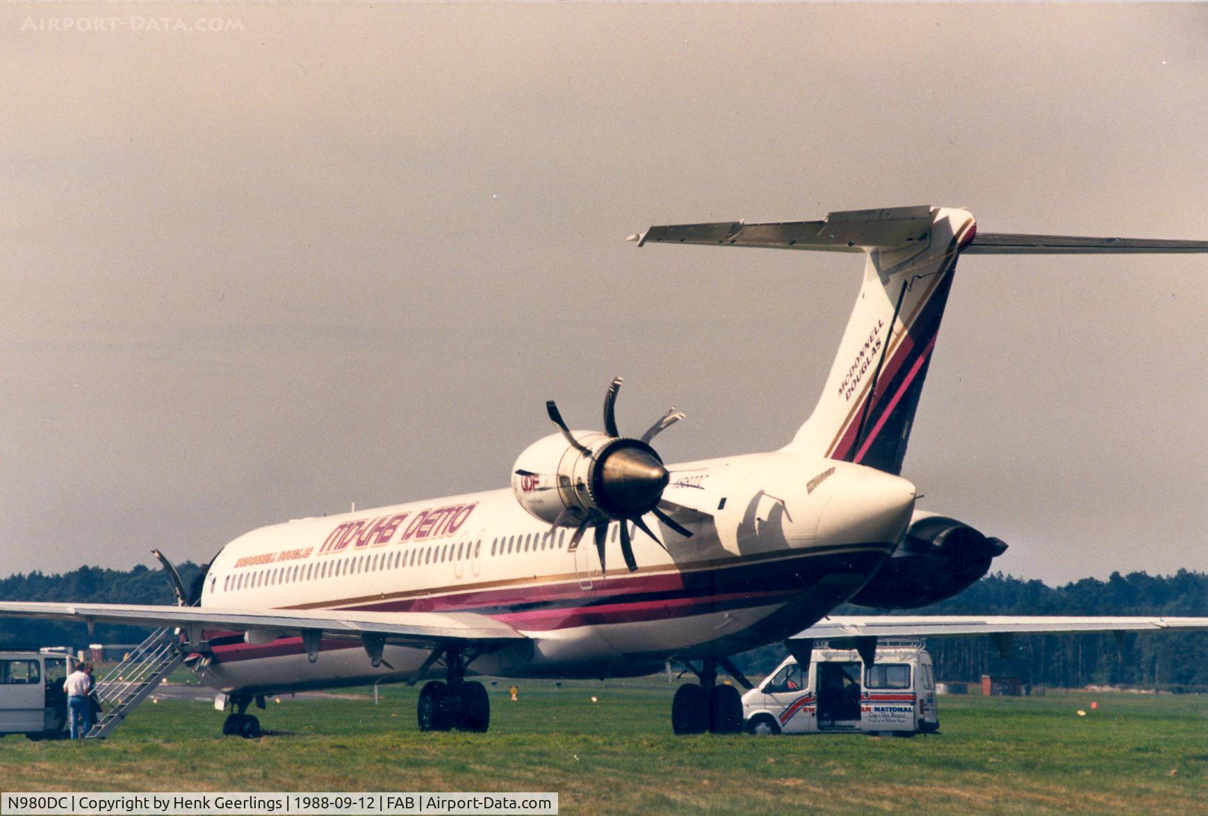 N980DC, McDonnell Douglas MD-81(UHB) C/N 48000, MD-81 Demo at Farnborough Air Show  September 1988