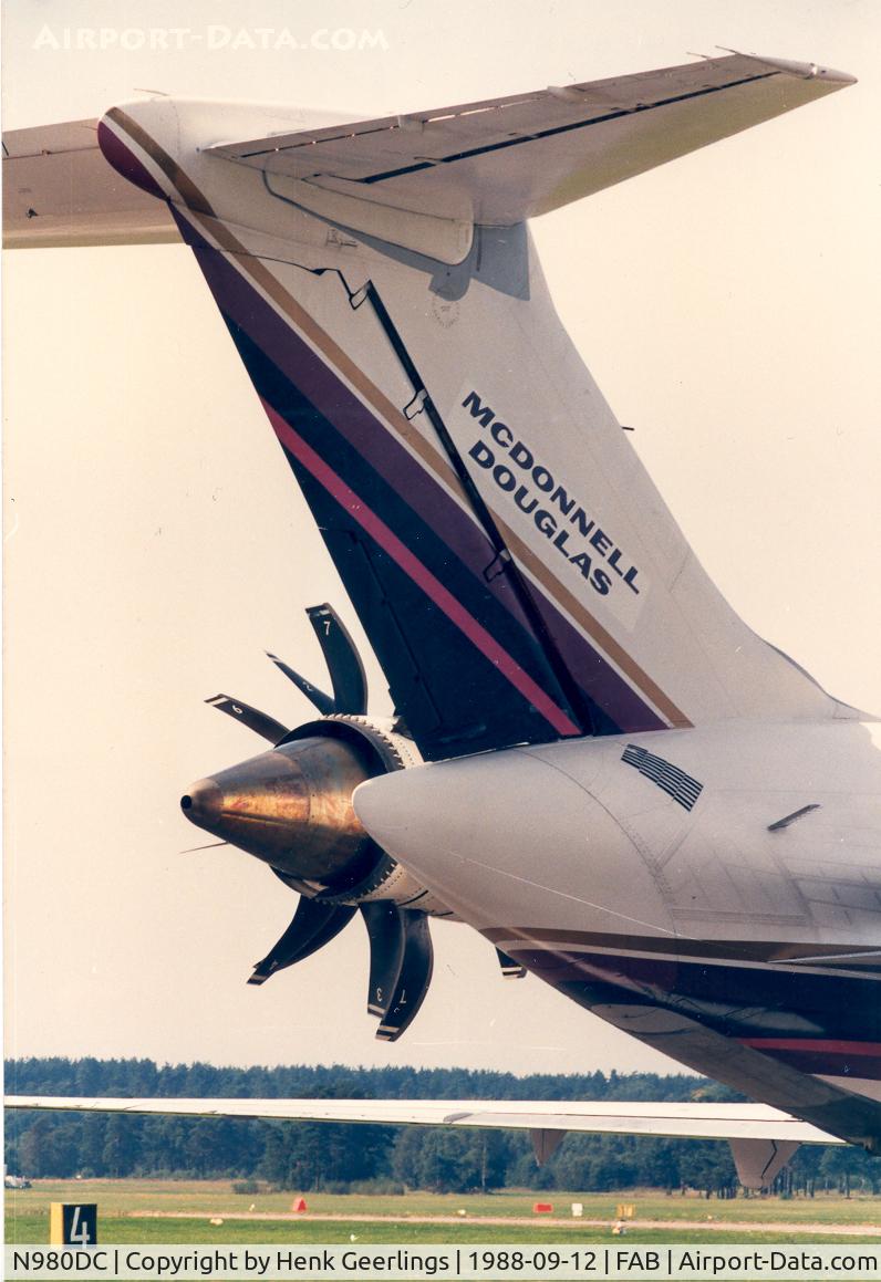N980DC, McDonnell Douglas MD-81(UHB) C/N 48000, MD-81 Demo , Farnborough Air Show , 1988