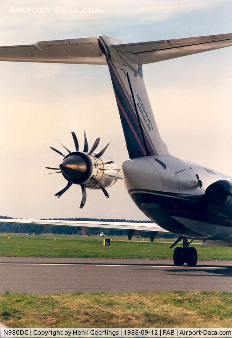 N980DC, McDonnell Douglas MD-81(UHB) C/N 48000, MD-81 Demo , Farnborough Air Show , 1988