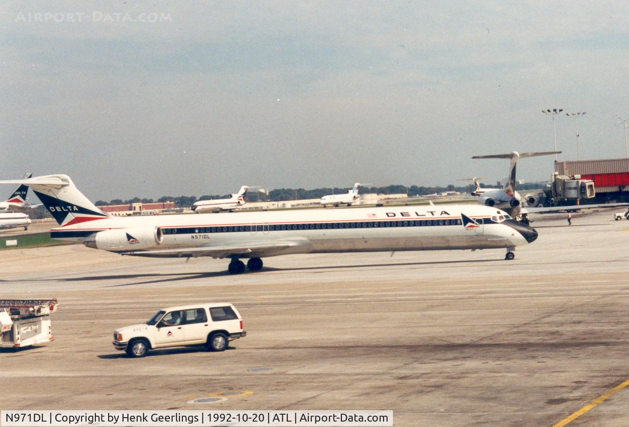 N971DL, 1991 McDonnell Douglas MD-88 C/N 53214, Delta