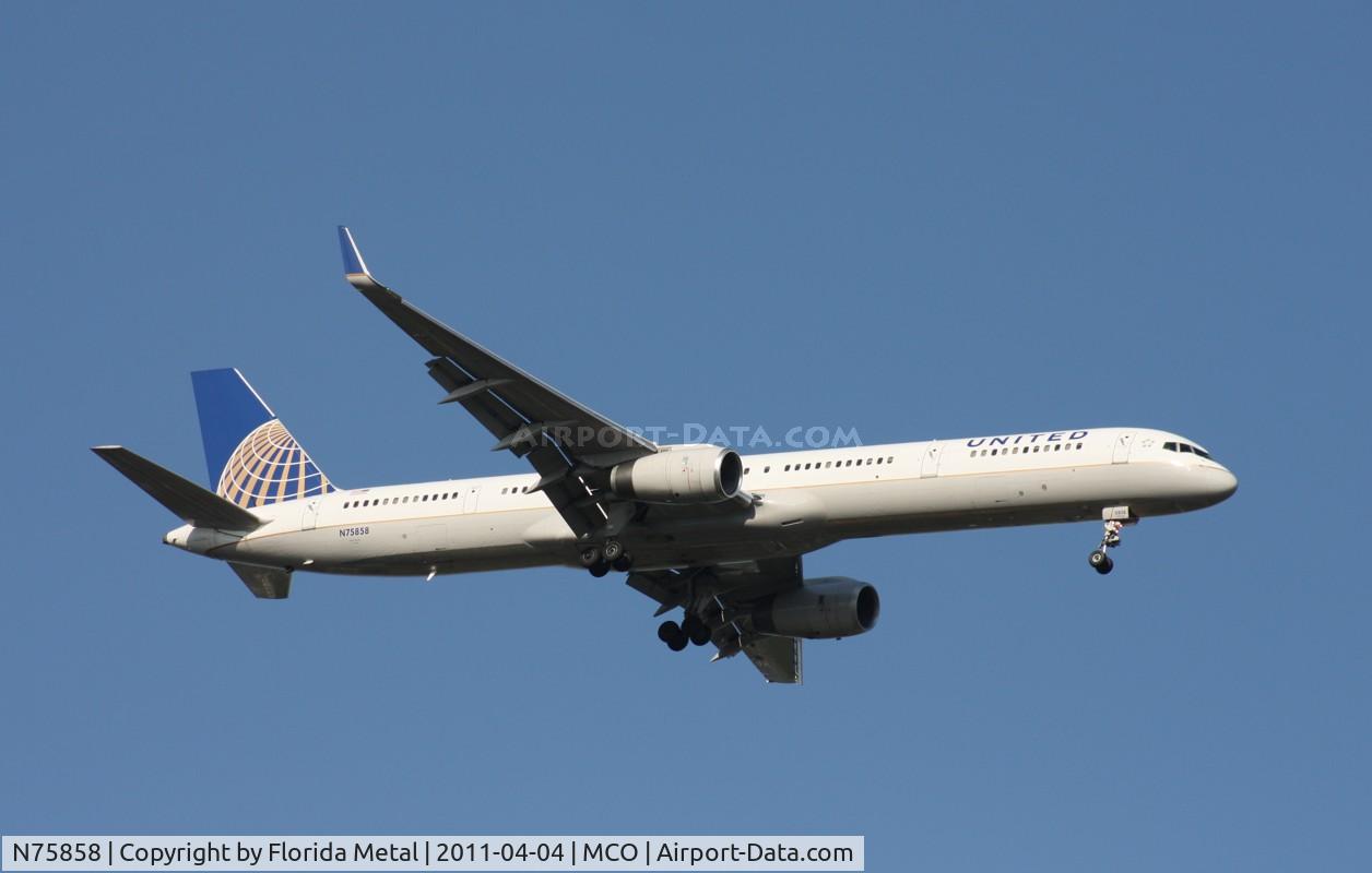 N75858, 2004 Boeing 757-324 C/N 32817, United 757-300