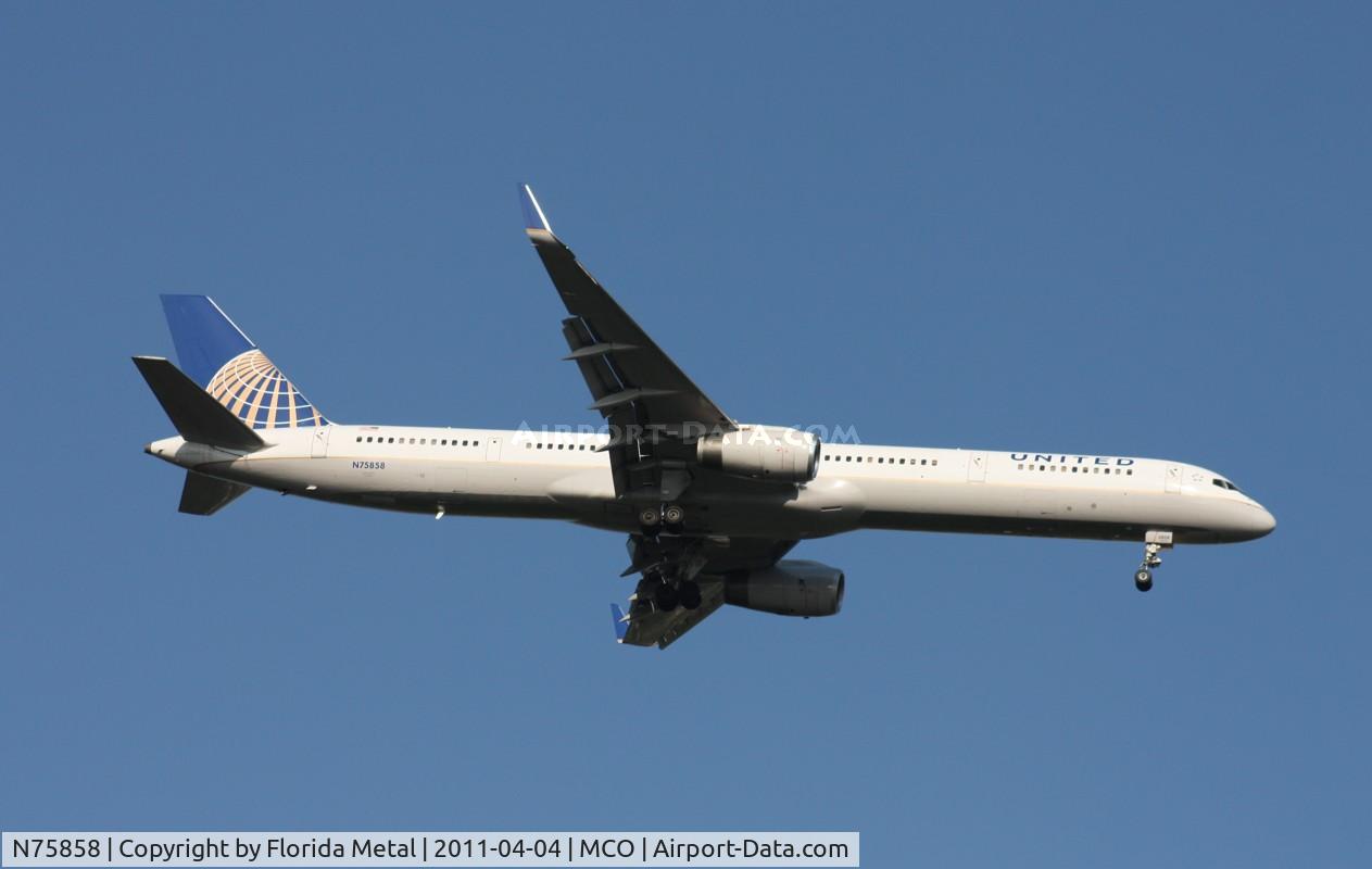 N75858, 2004 Boeing 757-324 C/N 32817, United 757-300