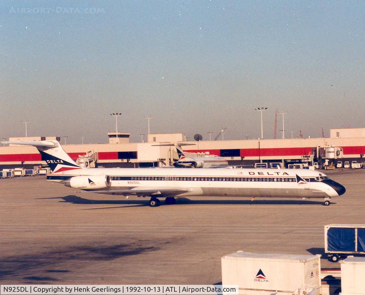 N925DL, 1988 McDonnell Douglas MD-88 C/N 49712, Delta