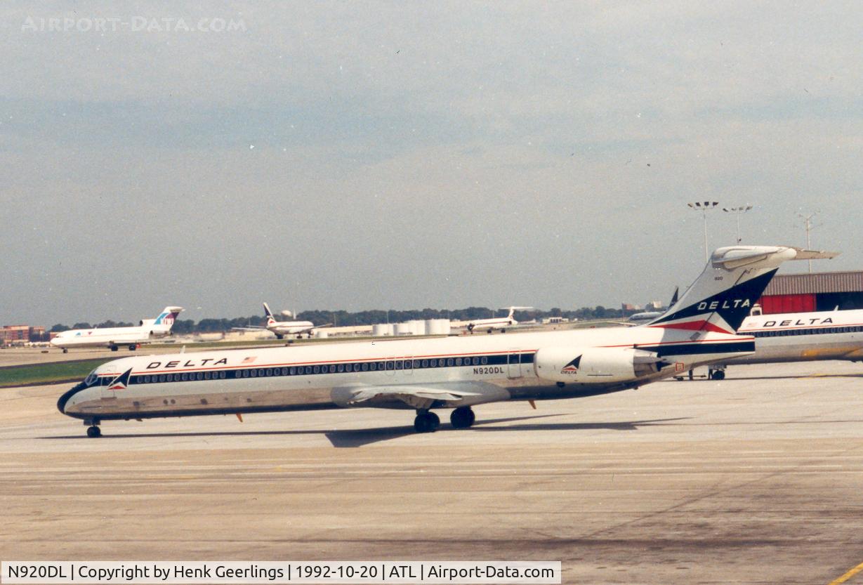 N920DL, 1988 McDonnell Douglas MD-88 C/N 49644, Delta