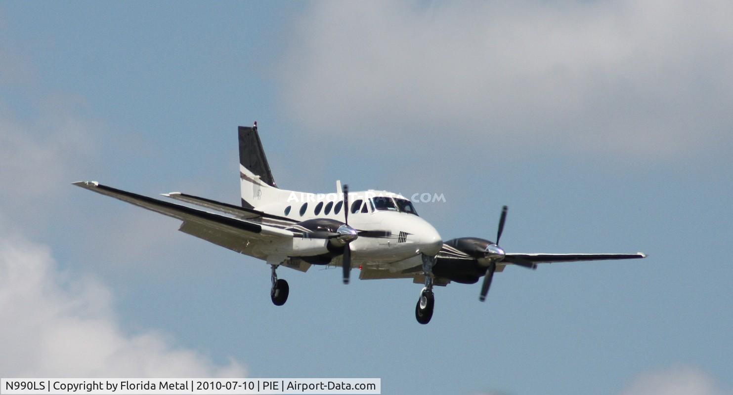 N990LS, 1975 Beech C90 King Air C/N LJ-677, Beech C90