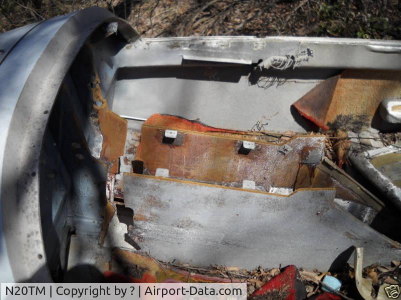 N20TM, Cessna TU206E C/N U20601691, interior