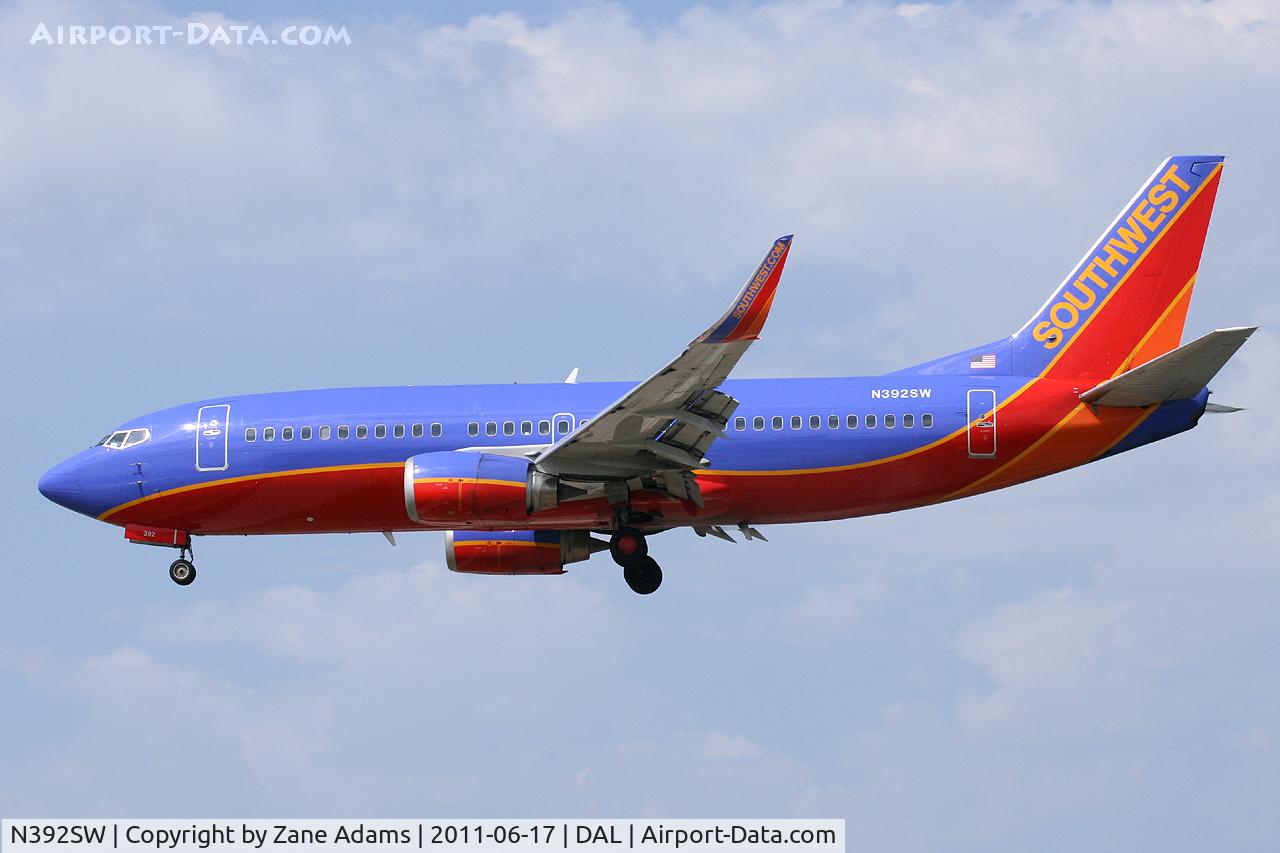 N392SW, 1994 Boeing 737-3H4 C/N 27379, Southwest Airlines landing at Dallas Love Field