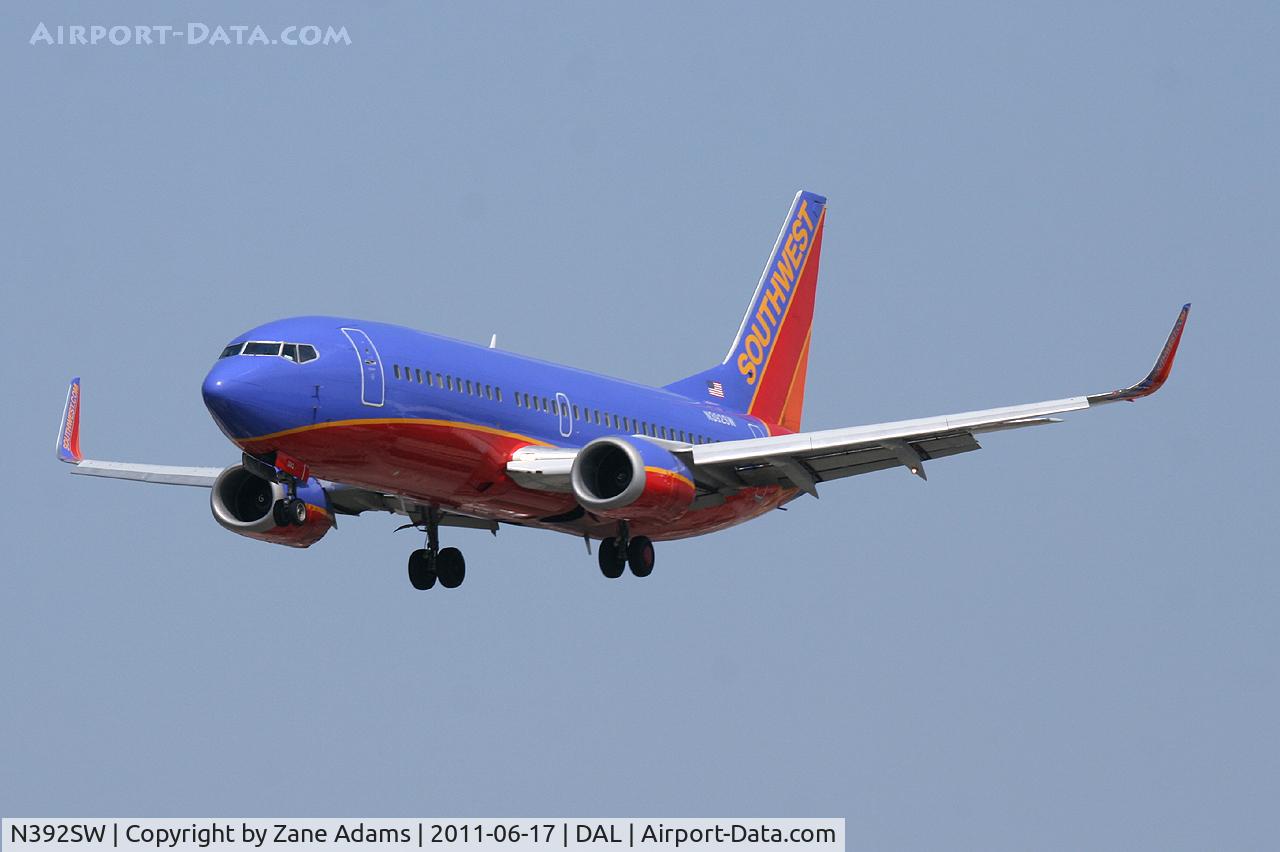 N392SW, 1994 Boeing 737-3H4 C/N 27379, Southwest Airlines landing at Dallas Love Field