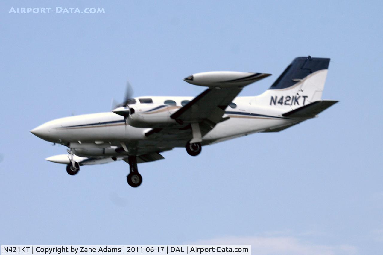 N421KT, 1973 Cessna 421B Golden Eagle C/N 421B0433, Landing at Dallas Love Field