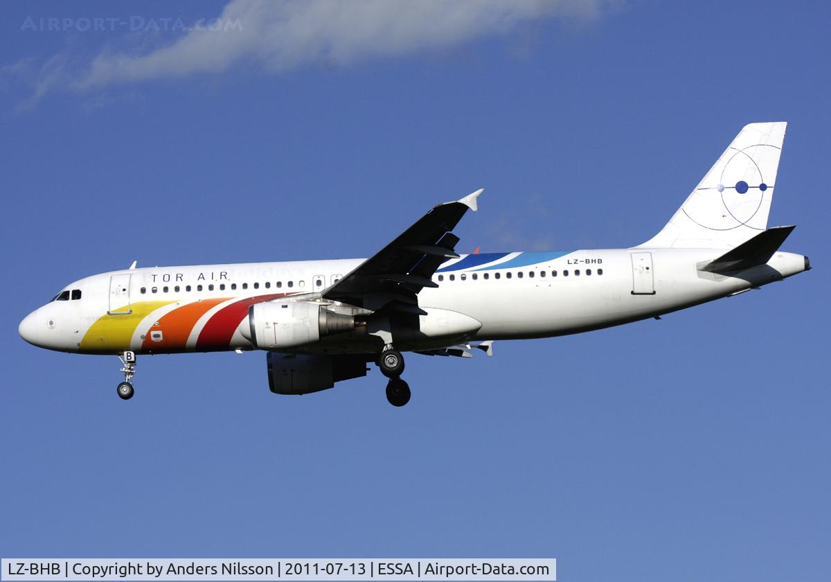 LZ-BHB, 1992 Airbus A320-212 C/N 294, On final approach for 01L.