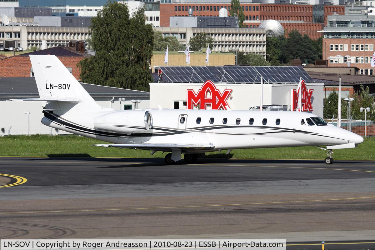 LN-SOV, 2007 Cessna 680 Citation Sovereign C/N 680-0183, MDT11 taxiing to runway 30