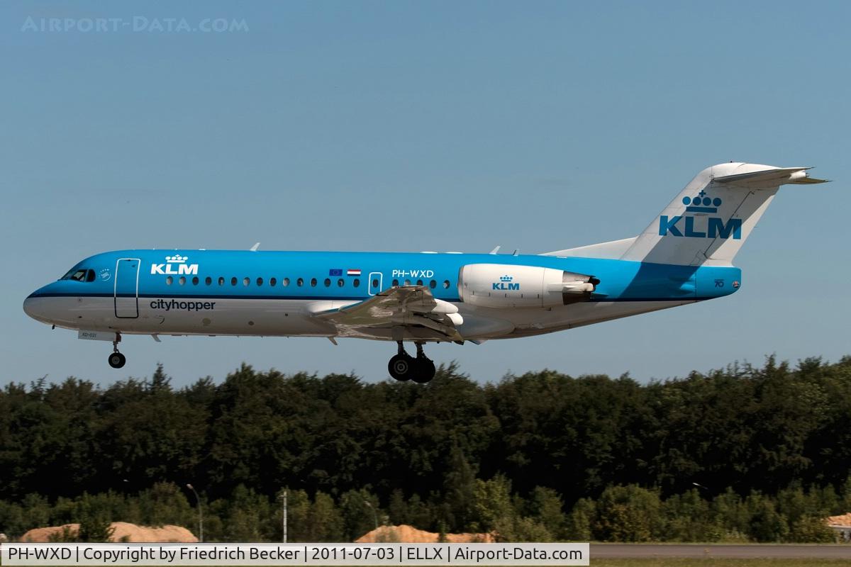 PH-WXD, 1995 Fokker 70 (F-28-0070) C/N 11563, on final RW06