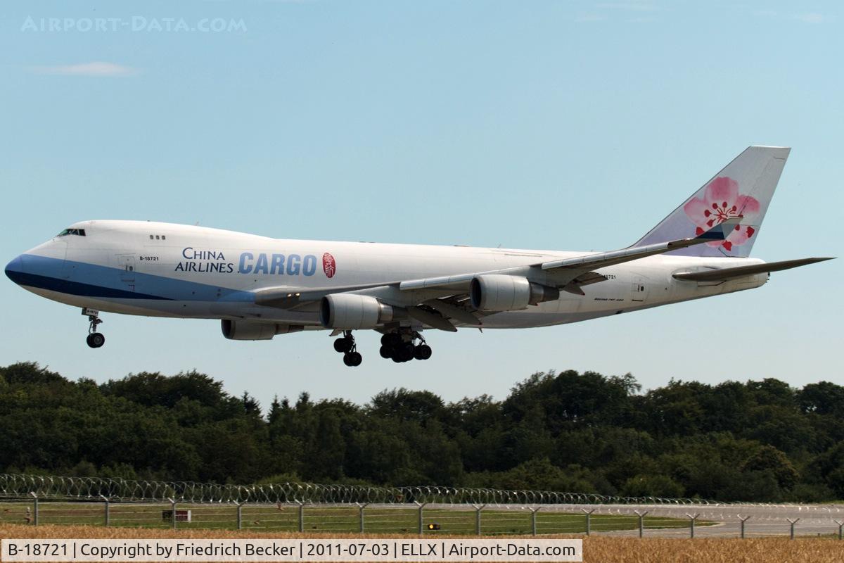 B-18721, 2005 Boeing 747-409F/SCD C/N 33738, on final RW06