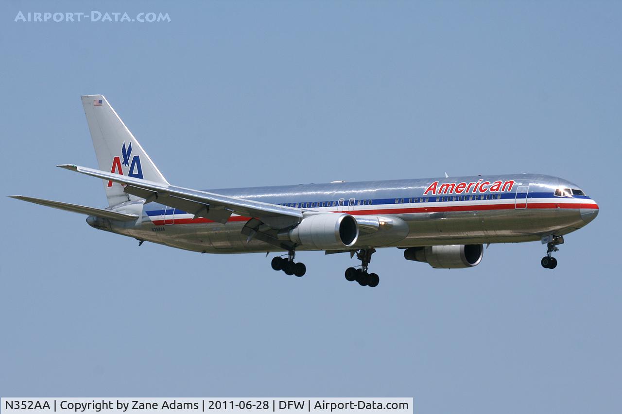 N352AA, 1988 Boeing 767-323ER C/N 24033, American Airlines landing at DFW Airport.