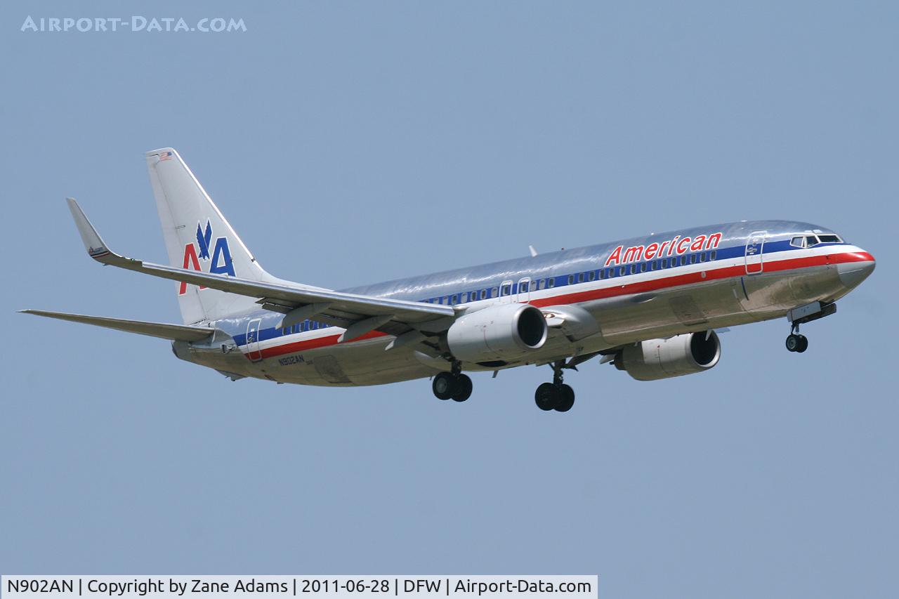 N902AN, 1999 Boeing 737-823 C/N 29504, American Airlines landing at DFW Airport.