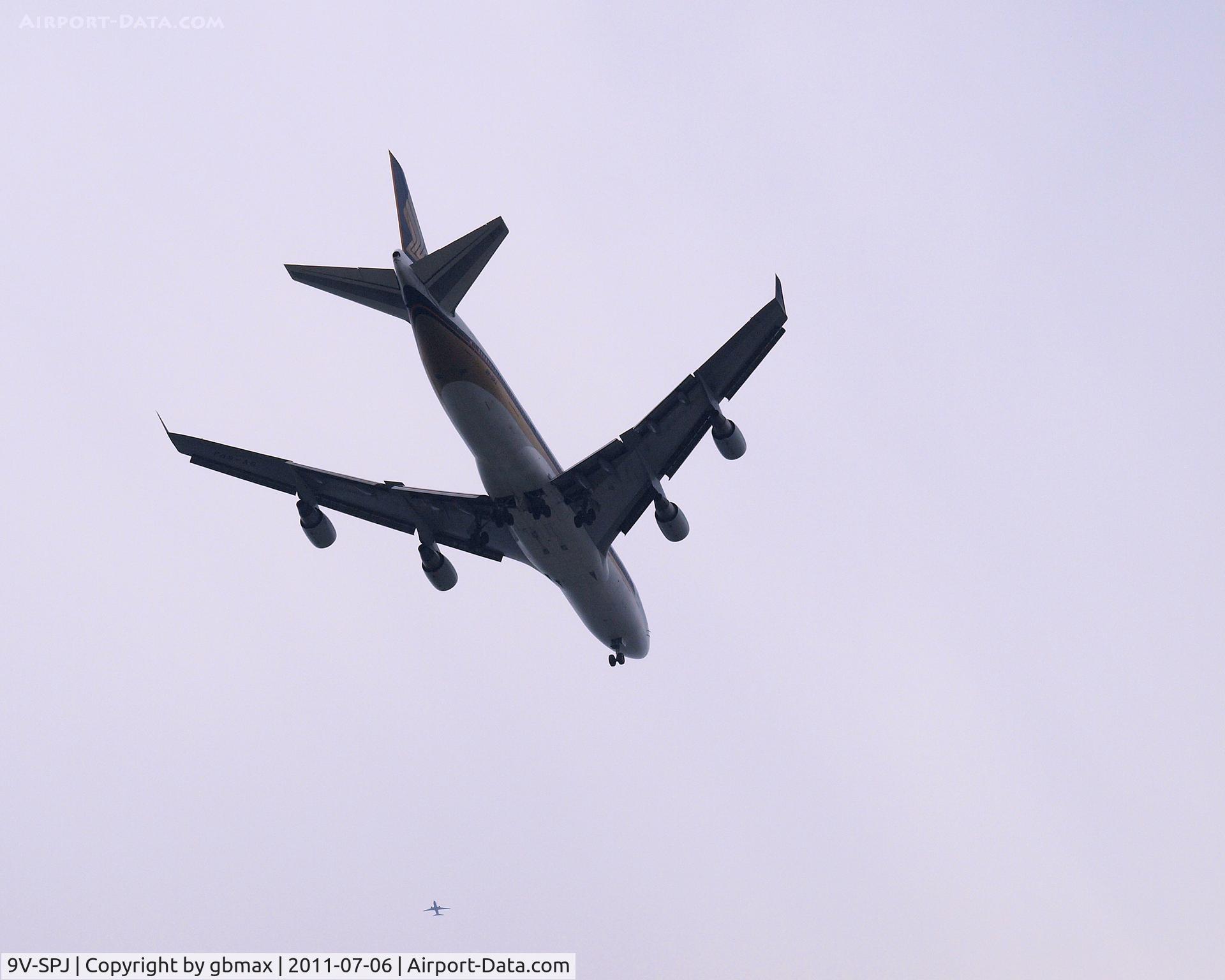 9V-SPJ, 1996 Boeing 747-412 C/N 26556, Going @ ~3,500 feet to a landing at JFK