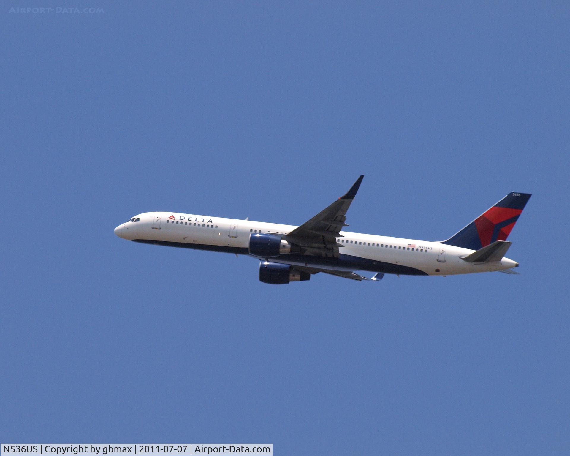 N536US, 1995 Boeing 757-251 C/N 26483, Going @ ~3,500 feet to a landing at JFK