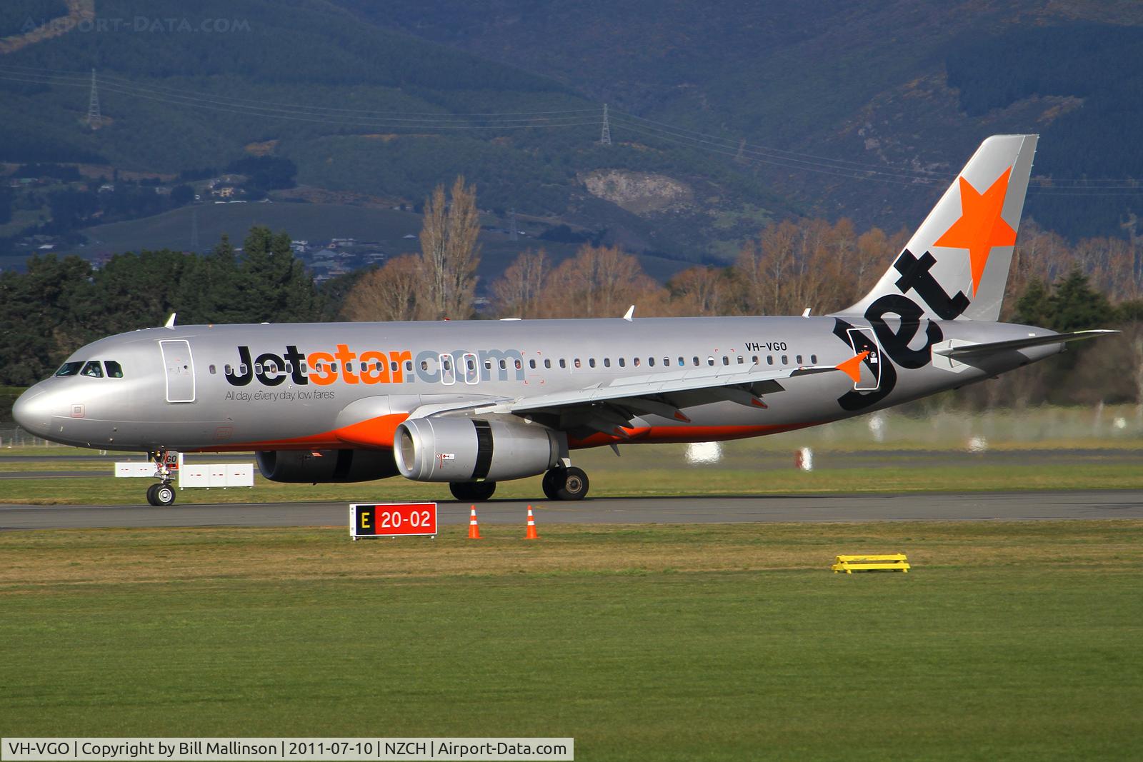 VH-VGO, 2010 Airbus A320-232 C/N 4356, onto 02