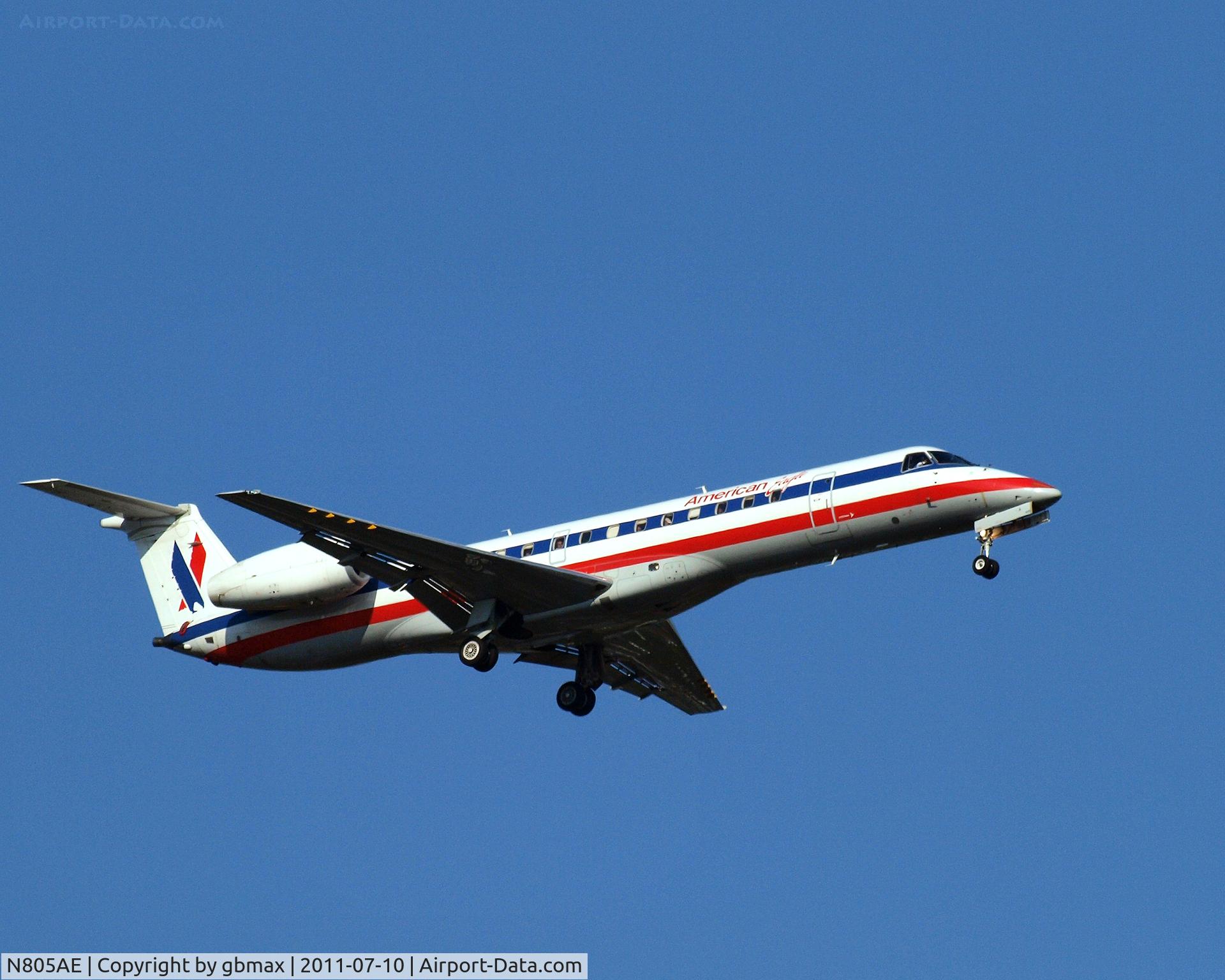 N805AE, 2001 Embraer ERJ-140LR (EMB-135KL) C/N 145489, Going to a landing at JFK