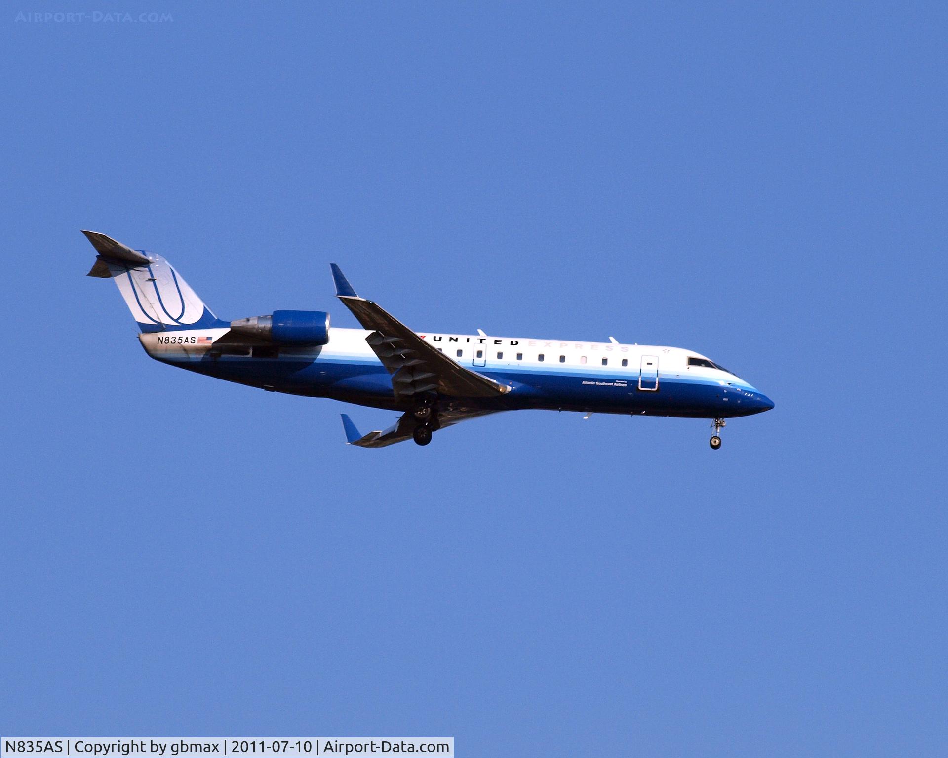 N835AS, 1998 Bombardier CRJ-200ER (CL-600-2B19) C/N 7258, Going to a landing at JFK