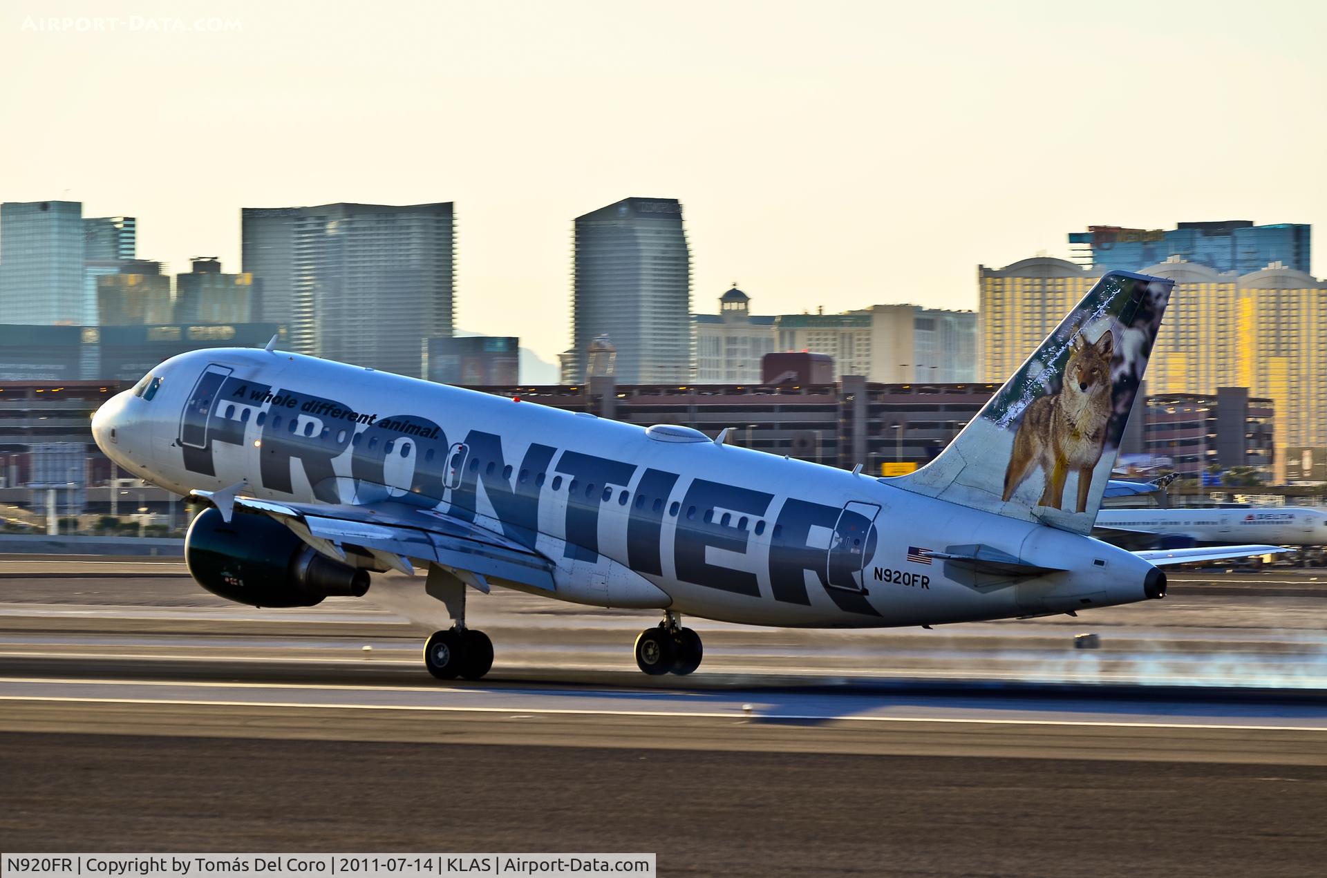 N920FR, 2003 Airbus A319-111 C/N 1997, Frontier Airlines Airbus A319-111 N920FR (cn 1997)

Las Vegas - McCarran International (LAS / KLAS)
USA - Nevada, July 14, 2011
Photo: Tomás Del Coro