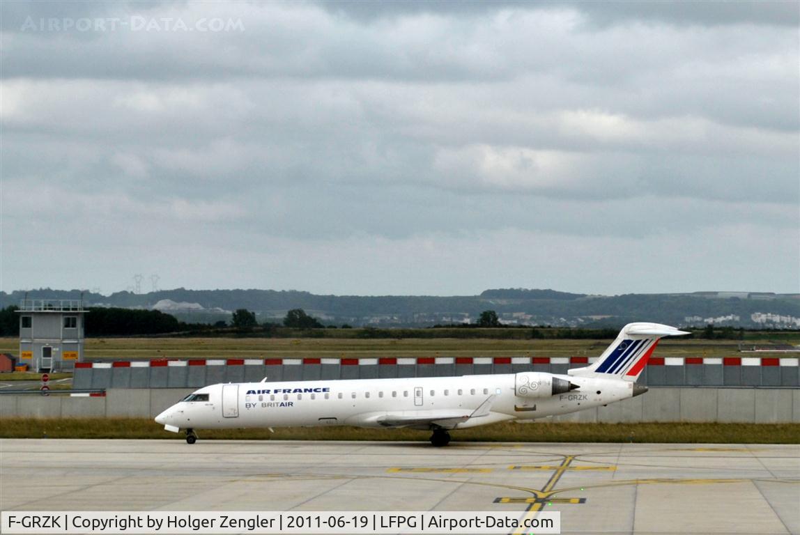 F-GRZK, 2005 Canadair CRJ-702 (CL-600-2C10) Regional Jet C/N 10198, Watch that special sign a la breizh at the engine!