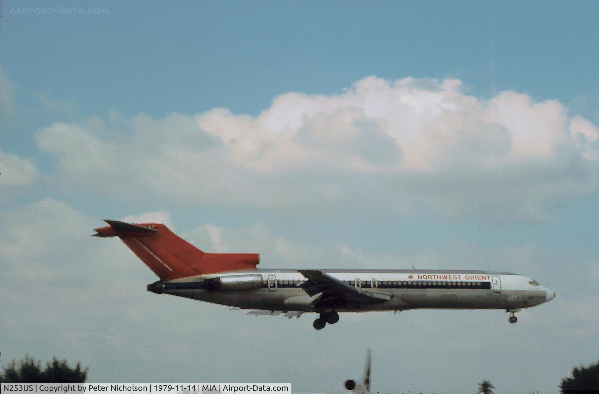 N253US, 1968 Boeing 727-251 C/N 19972, Boeing 727-251 of Northwest Orient landing at Miami International in November 1979.