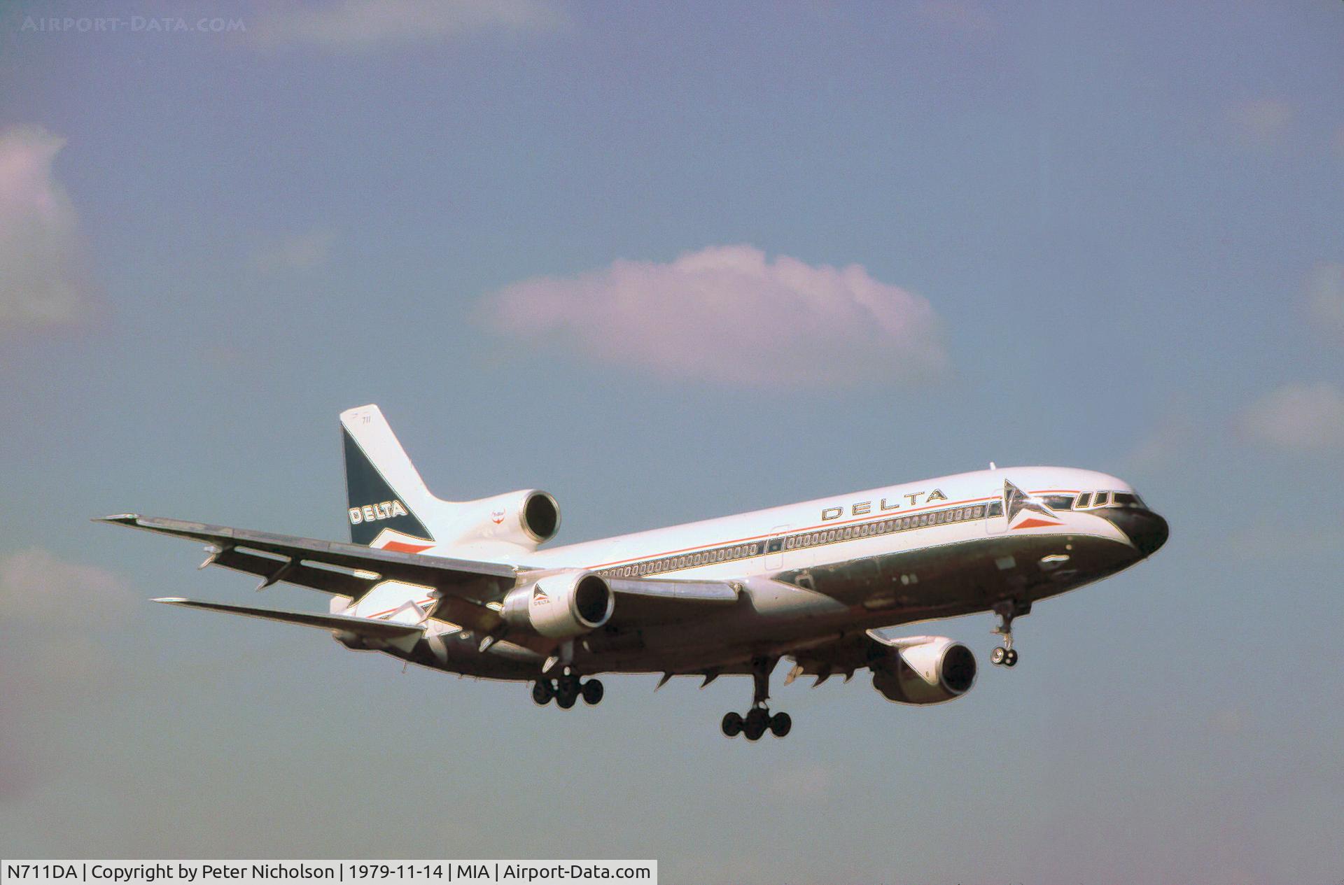 N711DA, 1974 Lockheed L-1011-385-1 TriStar 50 C/N 193C-1086, Lockheed L-1011 TriStar of Delta Air Lines on final approach to Miami International in November 1979.