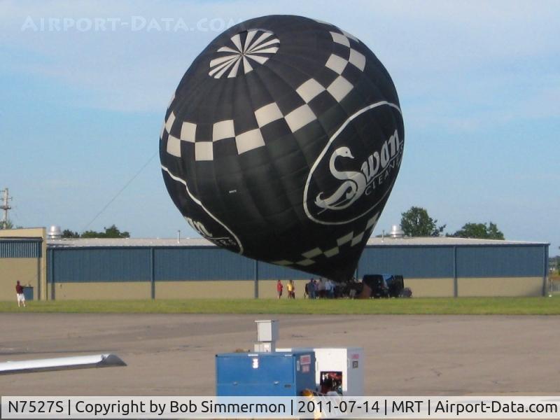 N7527S, 2004 Lindstrand Balloons 105A C/N 5259, Blowing up the balloon on a nice summer evening in Marysville, Ohio.