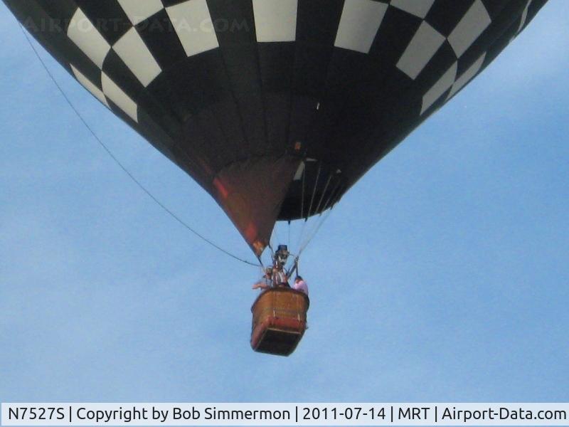 N7527S, 2004 Lindstrand Balloons 105A C/N 5259, Lifting off over Marysville, Ohio on a nice summer evening