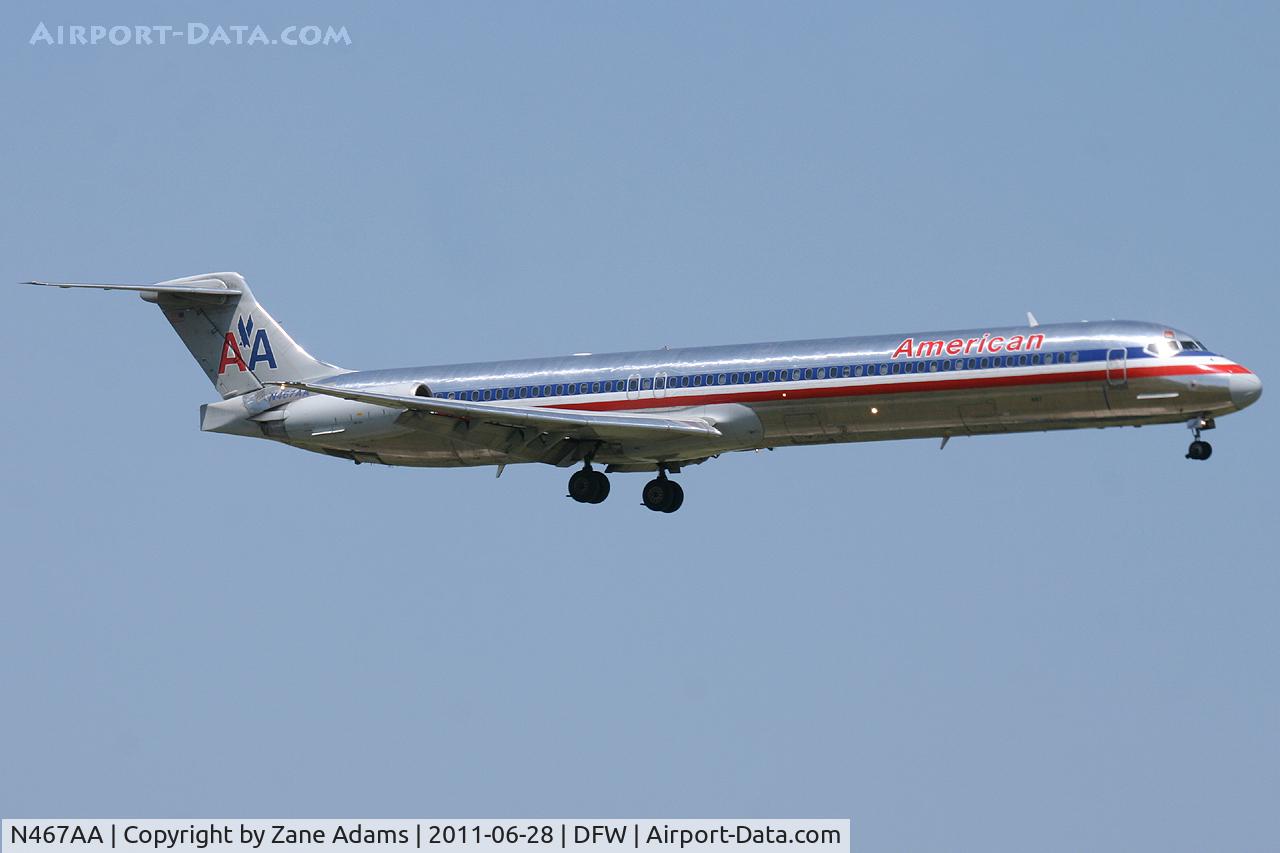 N467AA, 1988 McDonnell Douglas MD-82 (DC-9-82) C/N 49597, American Airlines landing at DFW Airport