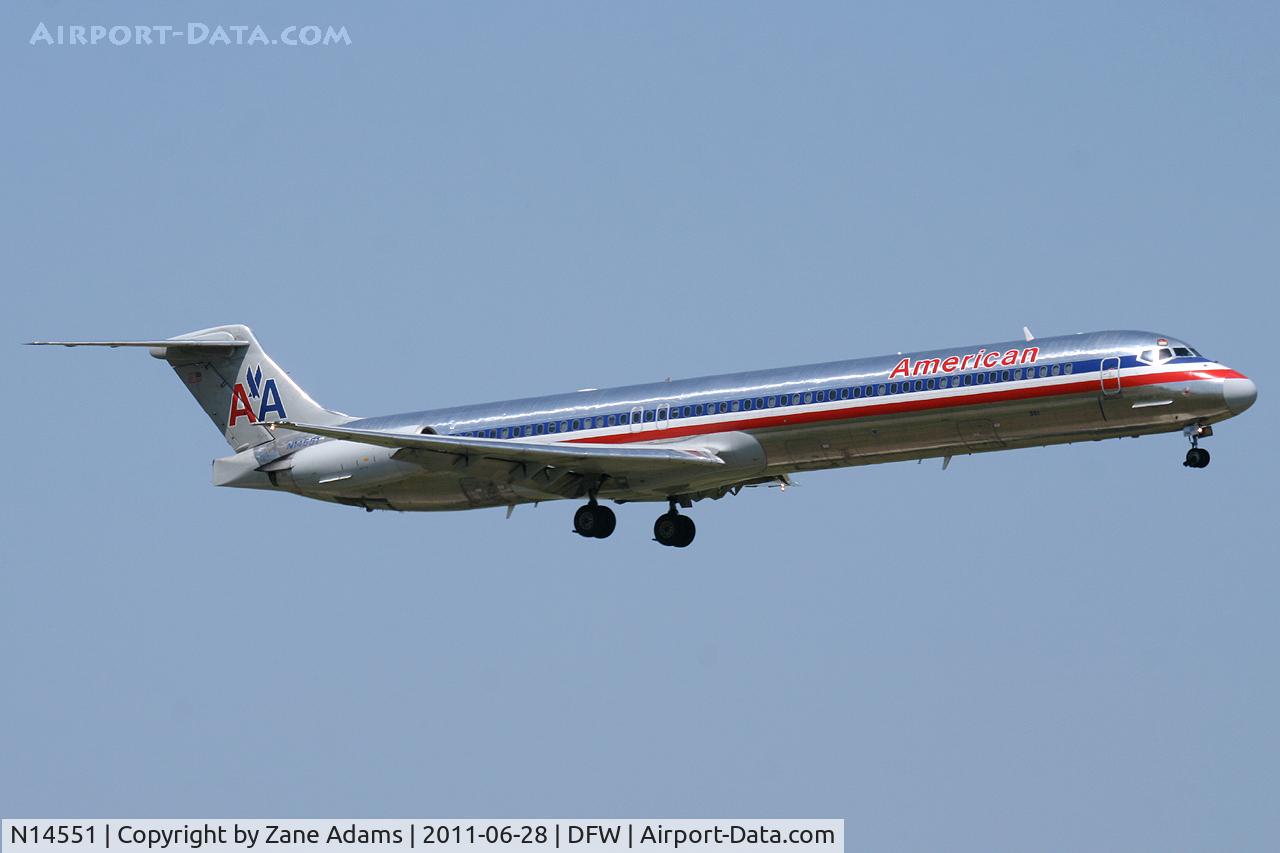 N14551, 1991 McDonnell Douglas MD-82 (DC-9-82) C/N 53033, American Airlines landing at DFW Airport