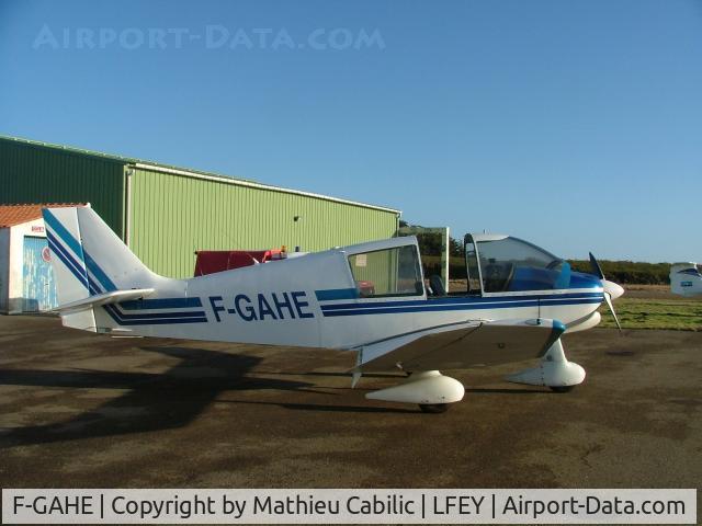 F-GAHE, Robin DR-400-108  Dauphin 2+2 C/N 1174, Pierre Robin DR 400-2+2, Ile d'Yeu (LFEY), France